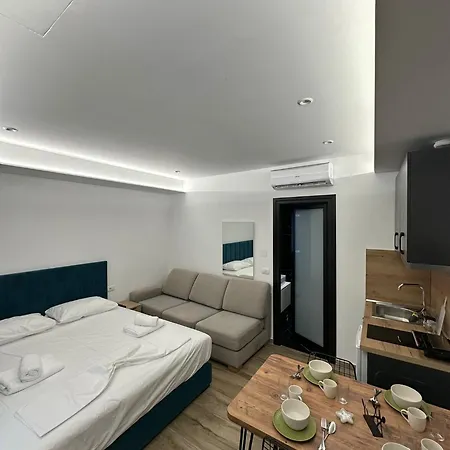 Apartment Io's