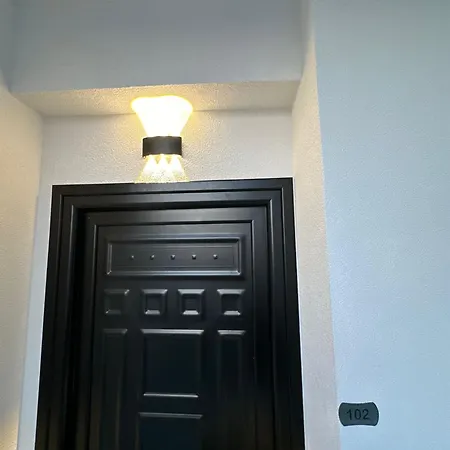 Apartment Io's